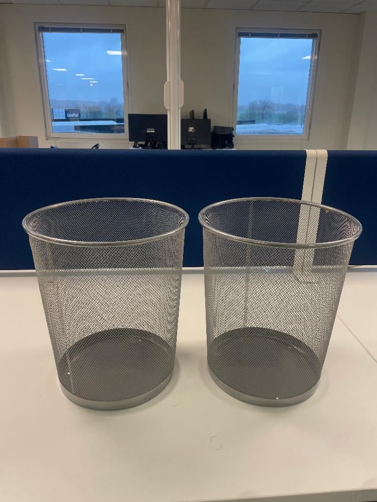 Vuilnisbakken (2st. – 37h x 30 diameter bodem), Ophalen, Zo goed als nieuw, Minder dan 10 liter, Metaal