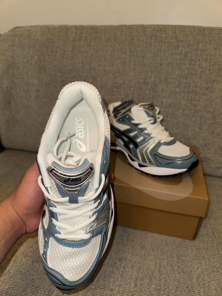 ASICS wit/grijze sneakers — met GEL-demping — nieuw met doos, Kleding | Heren, Schoenen, Nieuw, Sneakers, Blauw, Ophalen