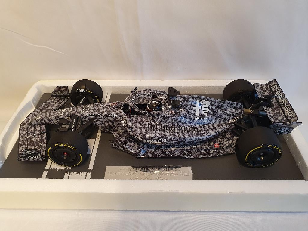 Guanyu Zhou Alfa Romeo C42 F1 Barcelona Testcar 2022 1:18, Ophalen of Verzenden, Nieuw, Auto, MiniChamps