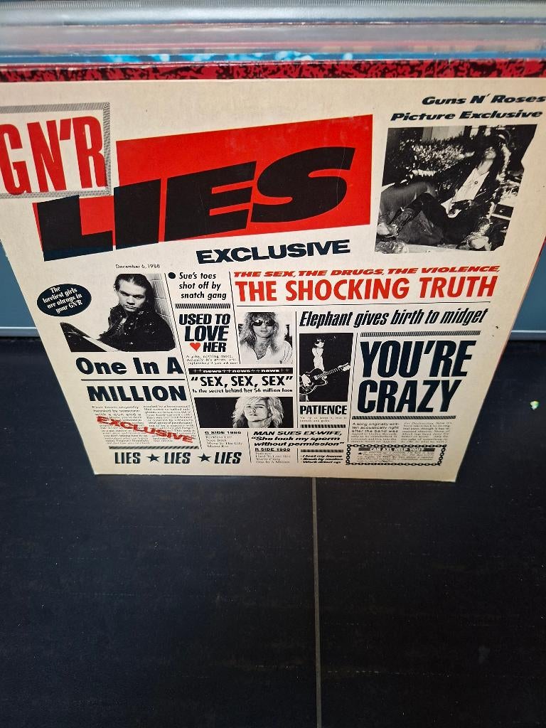 lp - guns n roses - lies, CD & DVD, Vinyles | Hardrock & Metal, Comme neuf, Pochette photo, Avec pochette intérieure, Avec insert