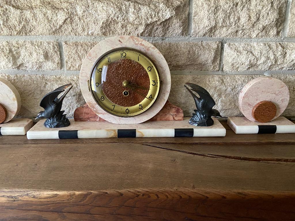 Marmeren schouwstuk, klok, Ophalen