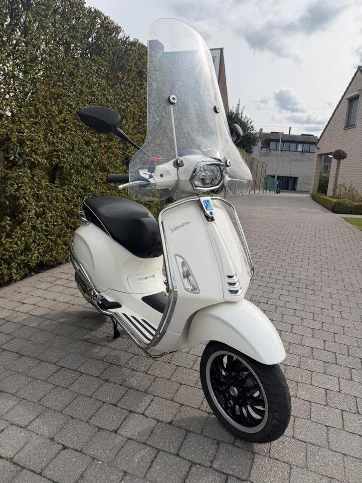 Vespa sprint A klasse, Fietsen en Brommers, Brommers | Vespa, Zo goed als nieuw, Ophalen