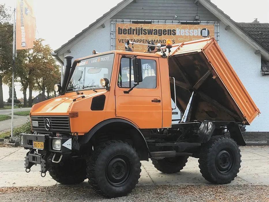 Mercedes-Benz Unimog Unimog 424 U1000 4X4 Kipper (bj 1980), Auto's, Vrachtwagens, Stof, Overige kleuren, 95 pk, Mercedes-Benz