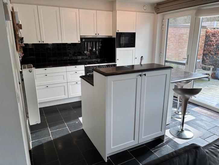 Keuken, Huis en Inrichting, Keuken | Complete keukens, Zo goed als nieuw, Enkelwandige keuken, Wit, Graniet of Steen, Met kookeiland