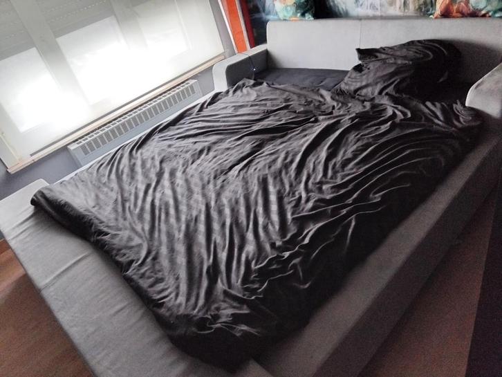 Groot kingsize bed, Huis en Inrichting, Slaapkamer | Bedden, Gebruikt, Tweepersoons, Overige maten, Overige maten, Stof, Grijs