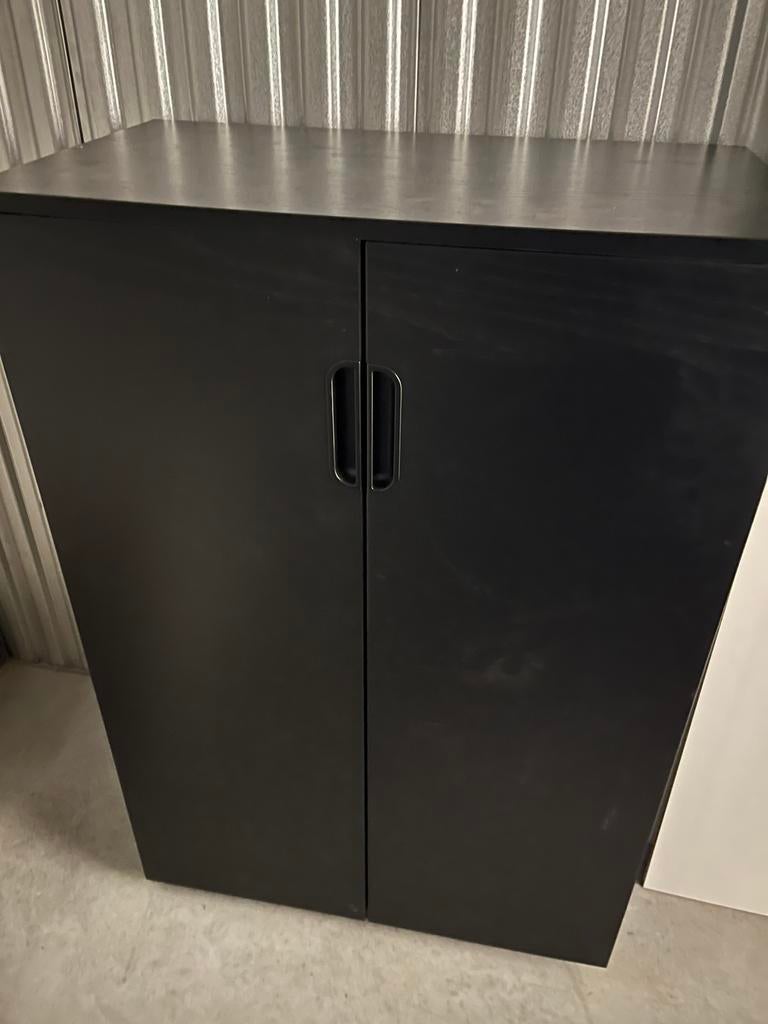 2 armoires noires avec étagères, Enlèvement, Comme neuf