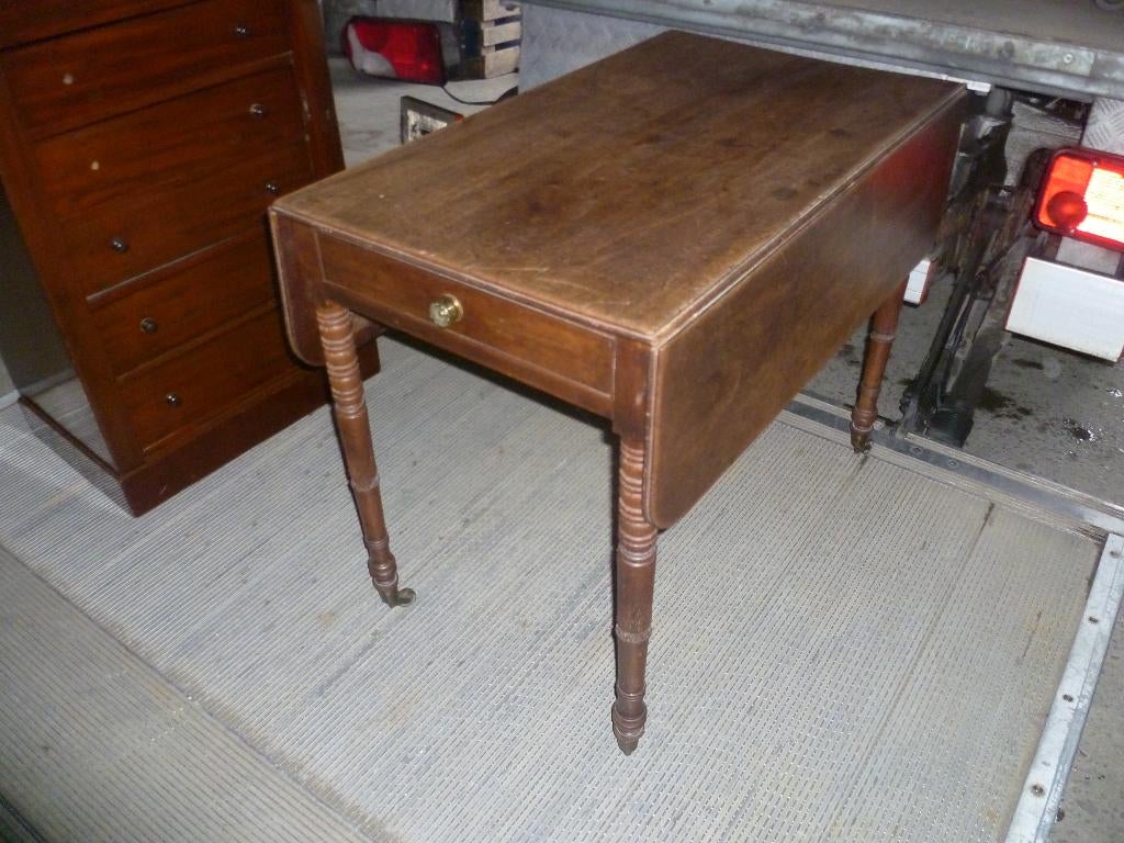 OUDE KLAPTAFEL MET 2 LADEN, Ophalen