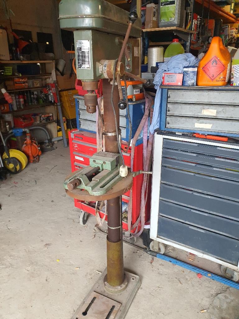 Rewer type CF-18, perceuse à colonne fonctionne sur 220 V,, Bricolage & Construction, Outillage | Foreuses, Enlèvement, Utilisé