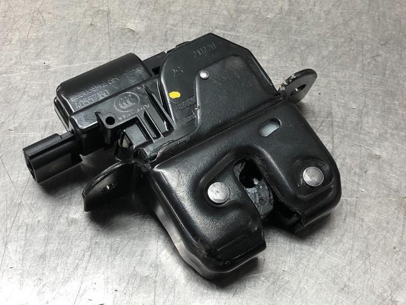 SLOTVANGER ACHTERKLEP Nissan Micra (K14) (|905039428R|), Auto-onderdelen, Gebruikt, Nissan