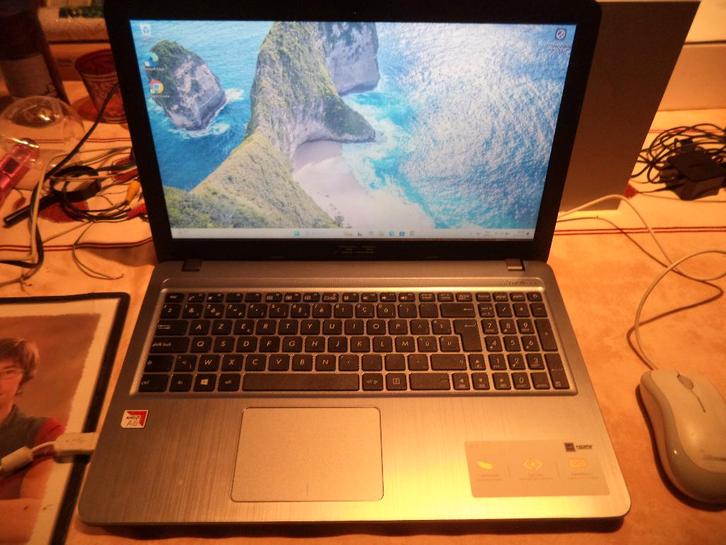 portable Asus VivoBook, Informatique & Logiciels, Ordinateurs portables Windows, Comme neuf, 16 pouces, SSD, 2 à 3 Ghz, 4 GB, Azerty
