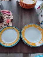 Borden 4 kleine en 4 diepe 5 euro, Huis en Inrichting, Keuken | Servies, Ophalen, Gebruikt, Bord(en)