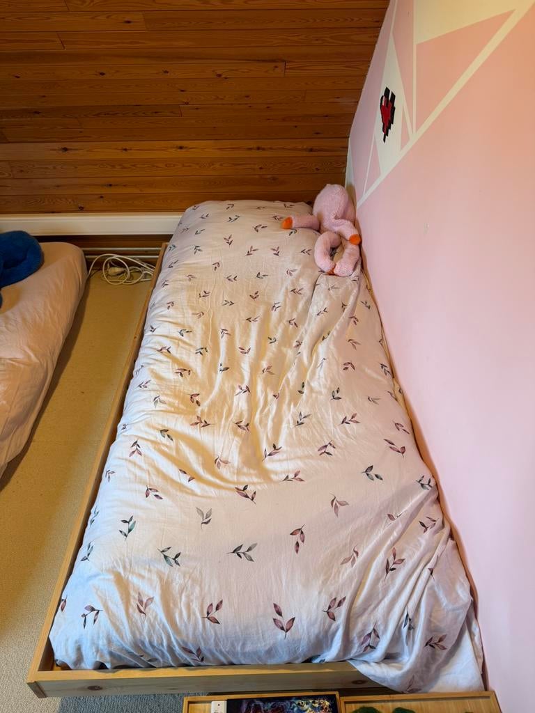 Eenpersoonsbed 90x200 massief Grenen hout, Huis en Inrichting, Slaapkamer | Complete slaapkamers, Ophalen, Zo goed als nieuw, Eenpersoons