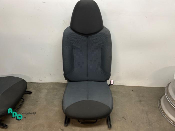Siège droit d'un Toyota Aygo (Aygo 05-), Autos : Pièces & Accessoires, Habitacle & Garnissage, Toyota, Utilisé, 3 mois de garantie