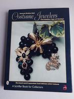 Costume Jewelers: The Golden Age of Design, Enlèvement, Comme neuf