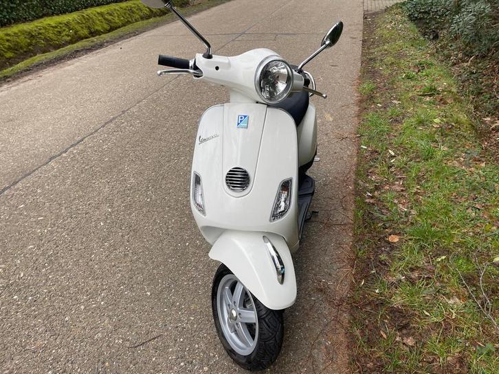 Vespa lx 50 klasse b 775km !!, Fietsen en Brommers, Scooters | Vespa, Zo goed als nieuw, Vespa LX, Ophalen