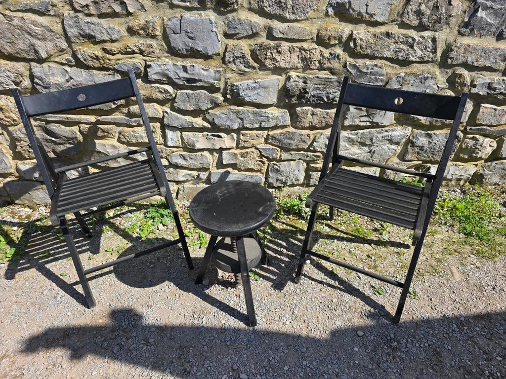 2 chaises ,1 tabouret