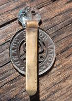 Badge de casquette anglaise de la Première Guerre mondiale, Enlèvement