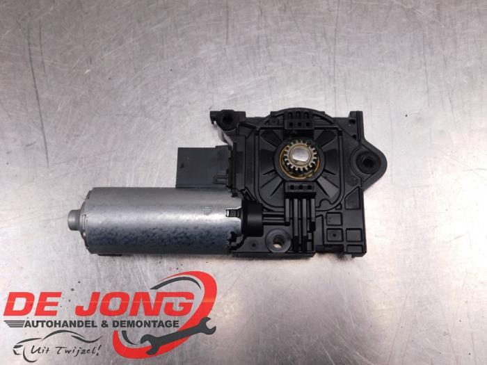 Moteur toit ouvrant d'un Audi Q7, Autos : Pièces & Accessoires, Carrosserie & Tôlerie, Audi, Utilisé, 3 mois de garantie, Enlèvement ou Envoi