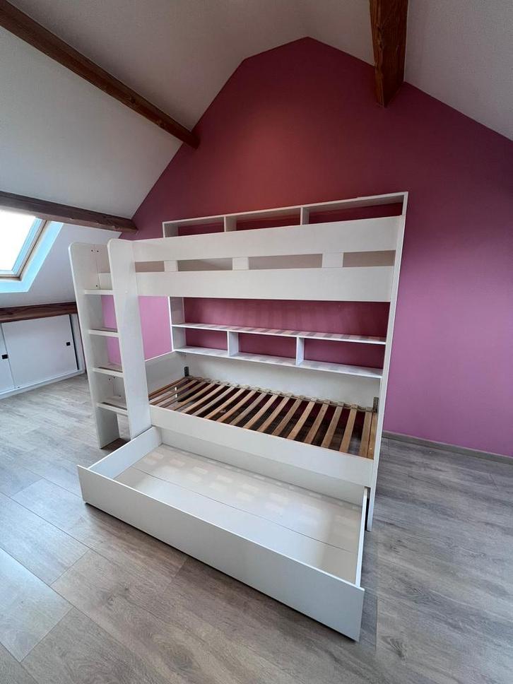 Wit stapelbed met opbergruimte – praktisch en stijlvol, Huis en Inrichting, Slaapkamer | Stapelbedden en Hoogslapers, Zo goed als nieuw