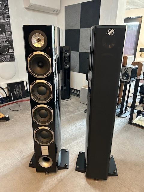 Triangle Magellan Quatuor space black, Gebruikt, 120 watt of meer, Front, Rear of Stereo speakers, Ophalen
