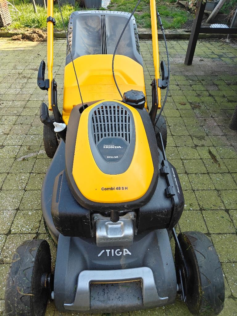 Stiga, Tuin en Terras, Ophalen, Opvangzak, Zo goed als nieuw, Benzine-grasmaaier