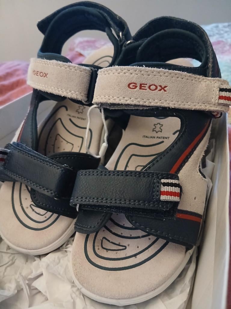 Geox neuf taille 34, Enlèvement