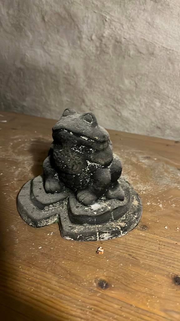 Betonnen kikker 10 cm tuinbeeld, ornament, Tuin en Terras, Tuinbeelden, Ophalen, Zo goed als nieuw