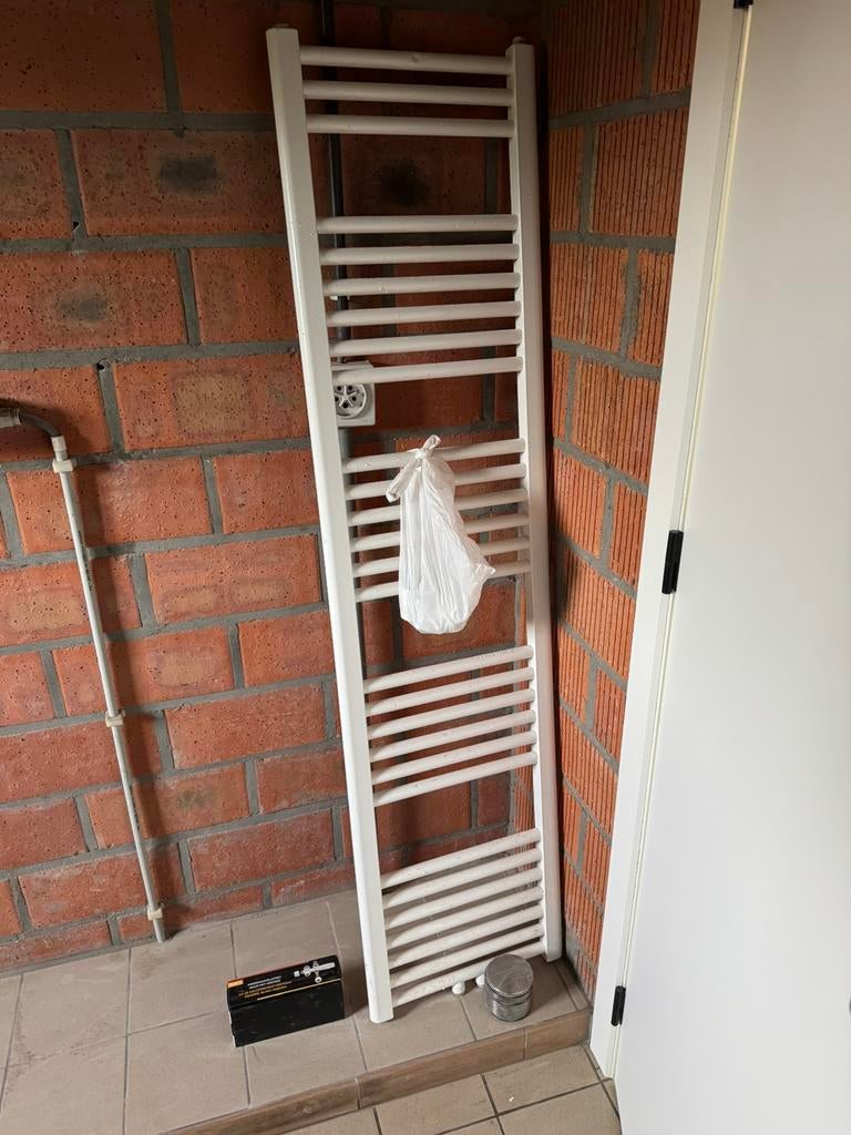 Handdoekradiator (elektrisch), Doe-het-zelf en Bouw, Ophalen, Zo goed als nieuw