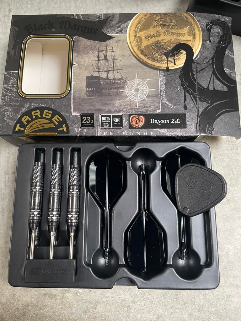 Target black japan dragon 2.0, Sports & Fitness, Enlèvement ou Envoi, Comme neuf, Fléchettes