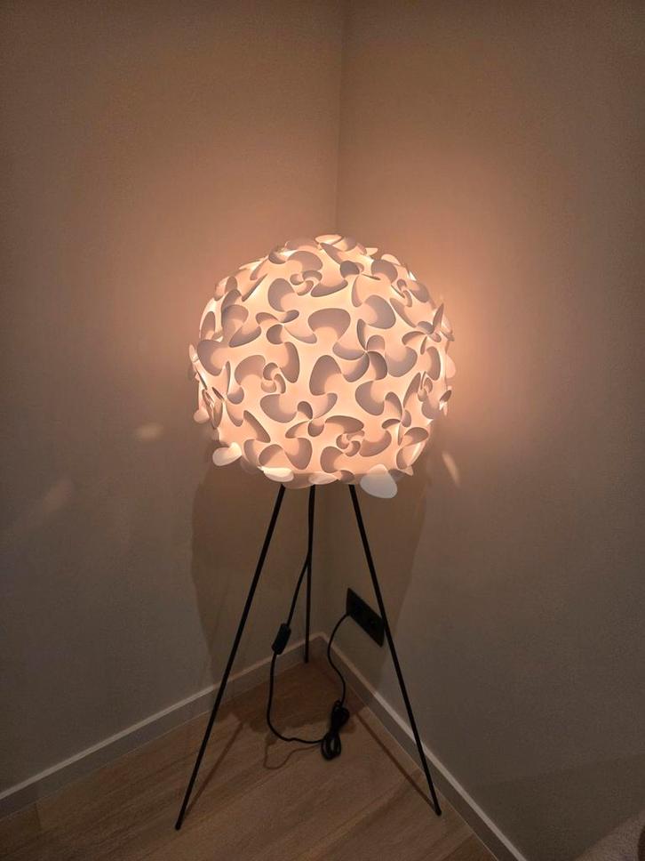 UMAGE - Vita Tripod (mat zwart) met Lora hang/staankap, Maison & Meubles, Lampes | Lampadaires, Enlèvement