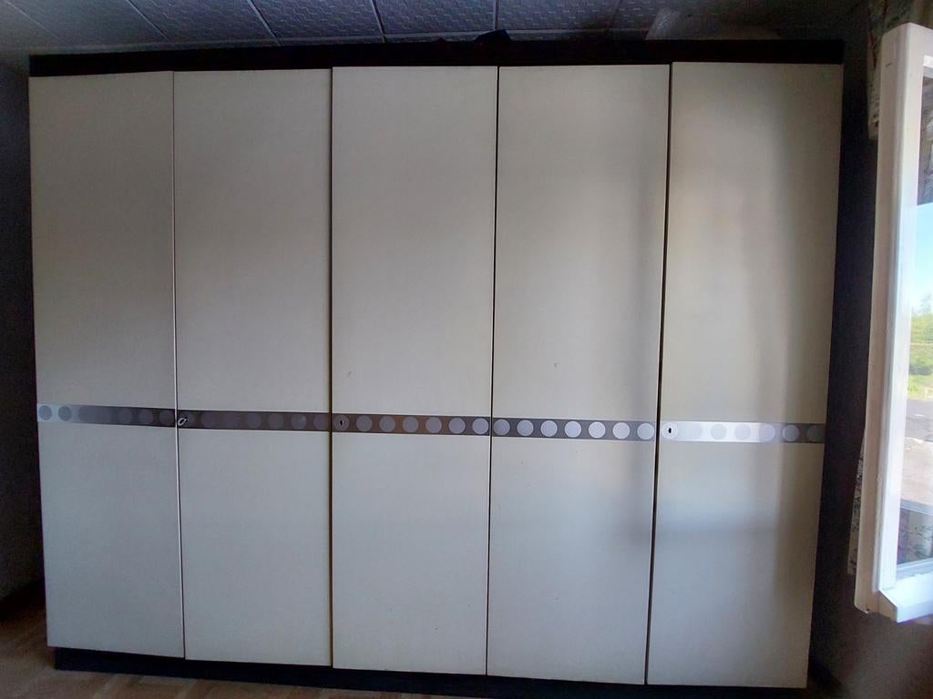 retro kledingkast, Enlèvement