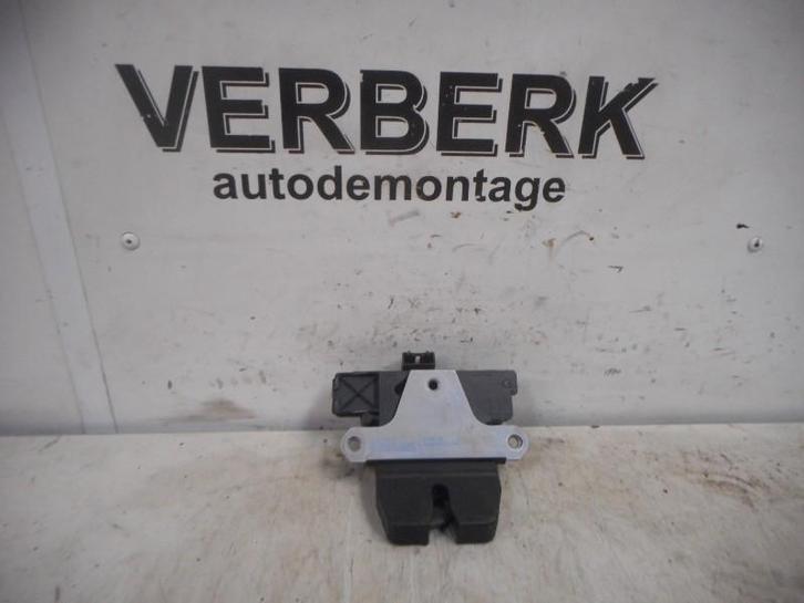 SLOTVANGER ACHTERKLEP Ford Focus 2 C+C (6n41-l442a66-ab), Auto-onderdelen, Carrosserie, Ford, Gebruikt
