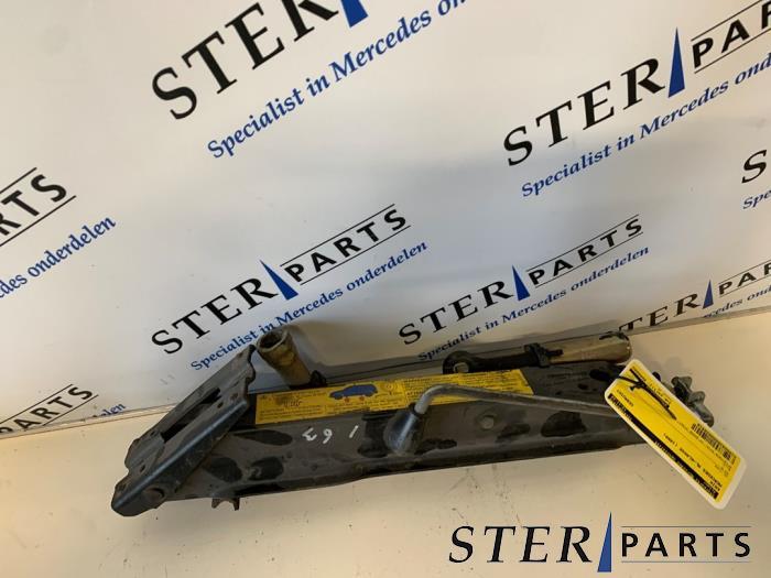 Cric d'un Mercedes ML-Klasse, Autos : Pièces & Accessoires, Autres pièces automobiles, Mercedes-Benz, Utilisé, 3 mois de garantie