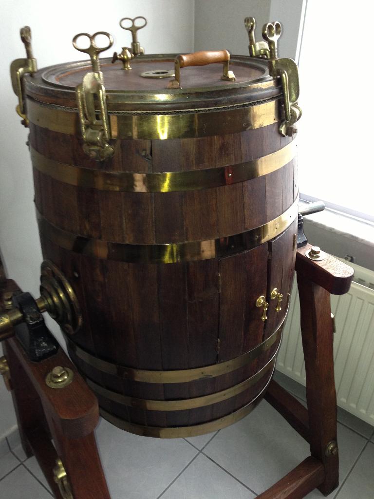 Boter karne omgebouwd tot bar, Ophalen