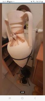 Paar grote decoratieve Amphora vazen op smeedijzeren standaa, Ophalen, Zo goed als nieuw