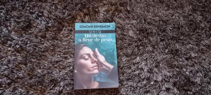 Un destin à fleur de peau, Boeken, Romans, Zo goed als nieuw