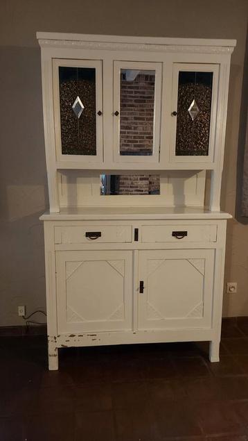 Antieke kast beschikbaar voor biedingen