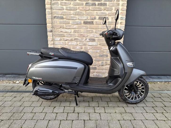SALONCONDITIES! GTS Levanti 50 Mat Corris Grey, Fietsen en Brommers, Scooters | Overige merken, Nieuw, Benzine, Ophalen