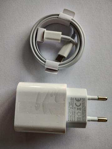 Universele reisoplader kit met USB-C-kabel beschikbaar voor biedingen