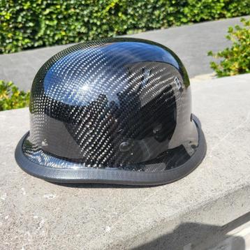 Helm disponible aux enchères