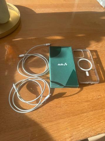 2  iPhone USB-C to Lightning Cable+ nieuwe hoesje beschikbaar voor biedingen