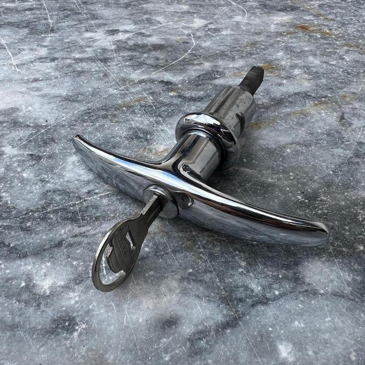 VW Dekselgreep Kever Slot 53 - 64, Auto diversen, Auto-accessoires, Gebruikt, Verzenden