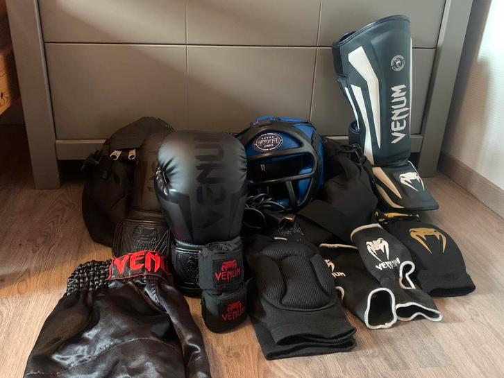 Boksset + beschermers, Sport en Fitness, Boksen, Zo goed als nieuw, Bokshandschoenen, Ophalen of Verzenden