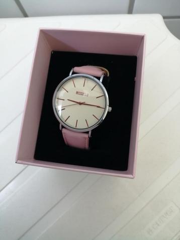 WEG=WEG!! SUPER MOOIE DAMES HORLOGE MISGUIDED ROZE NIEUW beschikbaar voor biedingen