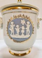 Porseleinen potje met Wedgwood medallion., Ophalen of Verzenden