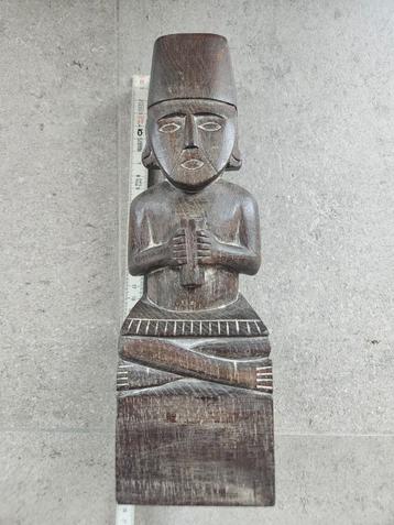 Houten beeld zittende Maya beschikbaar voor biedingen