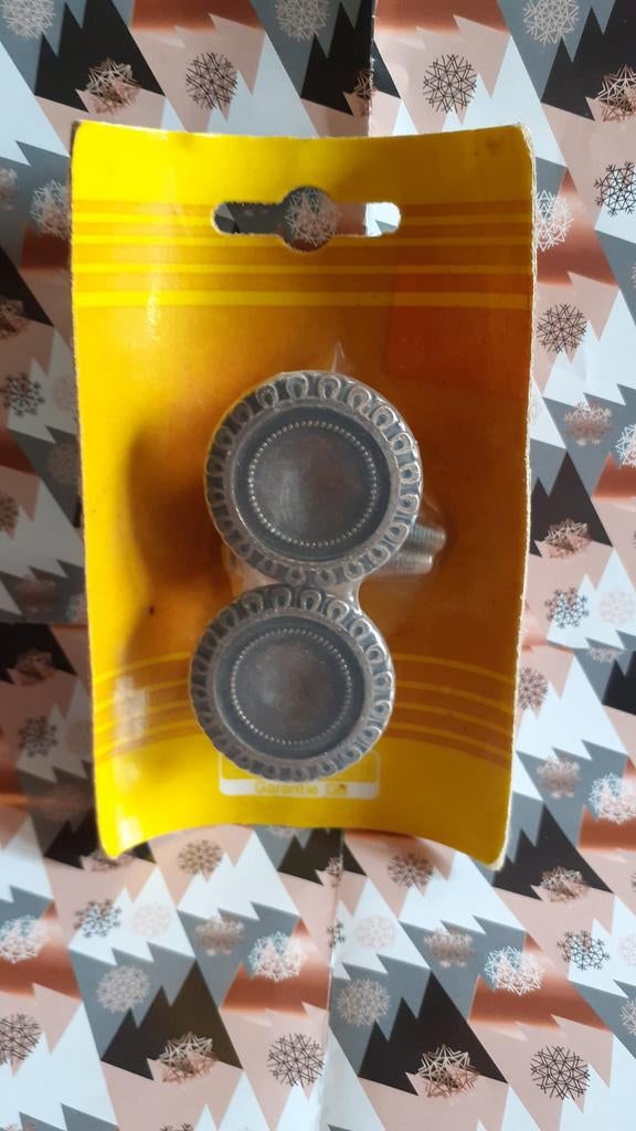 deux poignées boutons en metal porte de meuble, Bricolage & Construction, Enlèvement ou Envoi, Neuf, Cuivre ou Laiton, Loquet ou Poignée