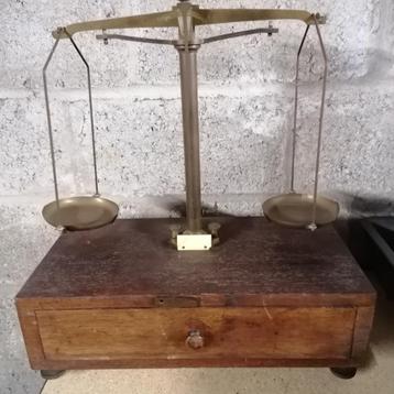 VINTAGE APOTHEKERSWEEGSCHAAL beschikbaar voor biedingen