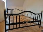 Te koop: bedframe met lattenbodem – 140x200 cm, Huis en Inrichting, Slaapkamer | Bedden, Ophalen, Zo goed als nieuw