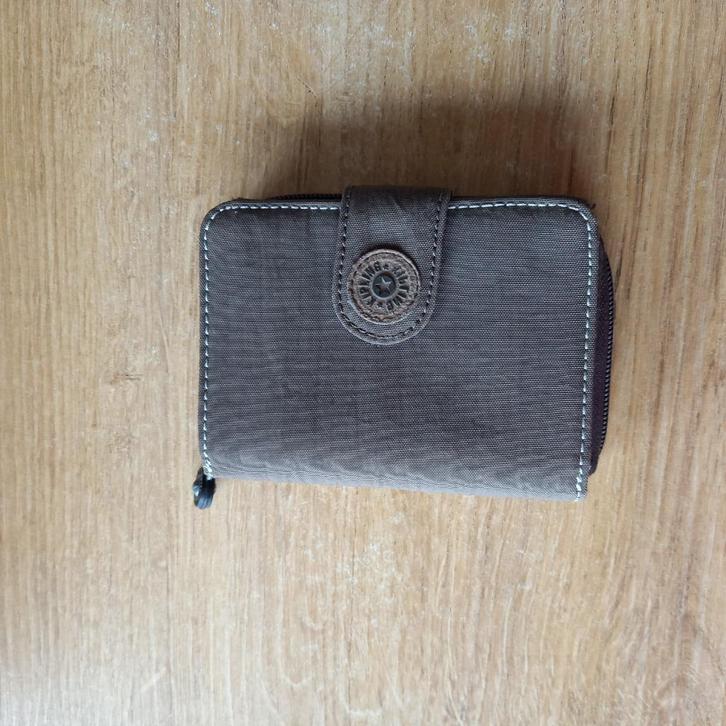 Kipling bruine portemonnee, Handtassen en Accessoires, Portemonnees, Zo goed als nieuw, Overige merken, Bruin, Met knipsluiting